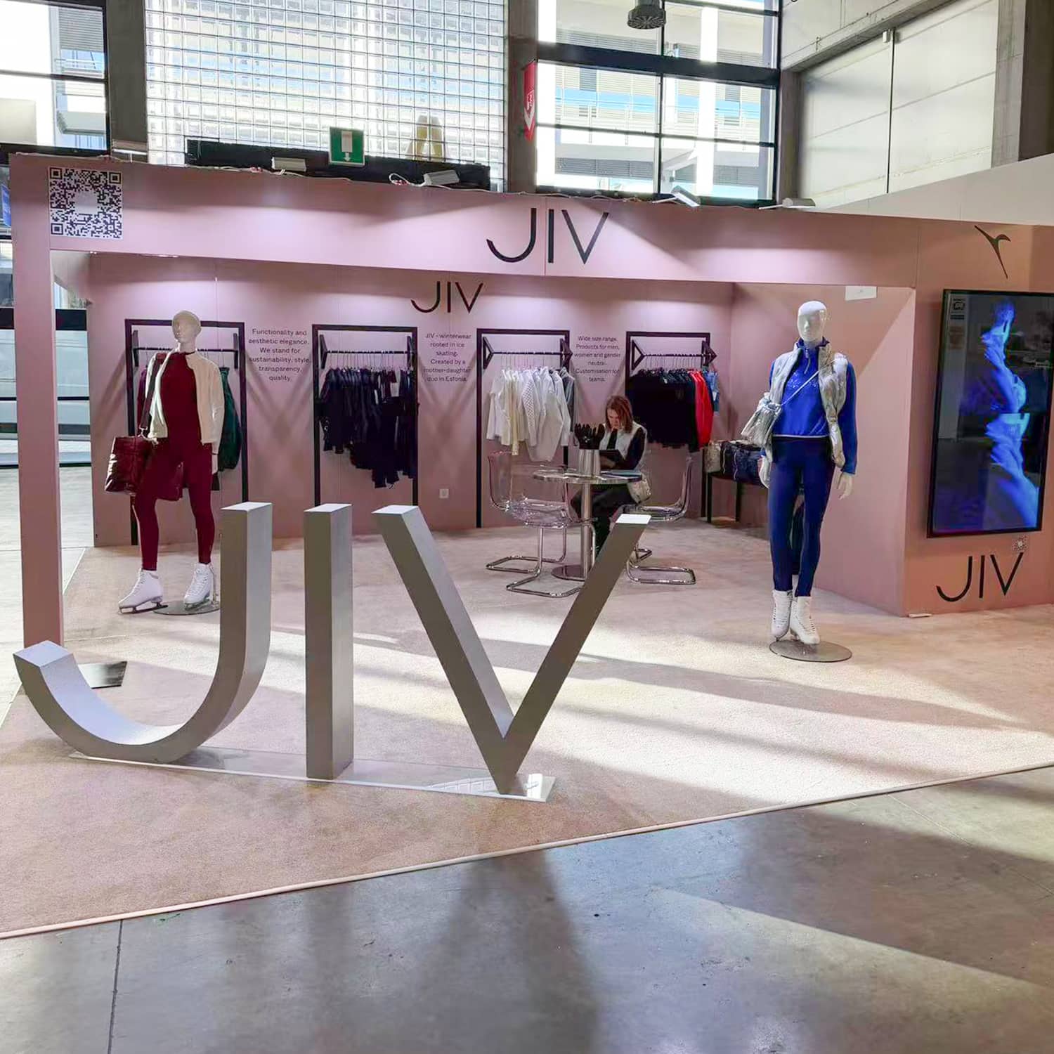 Modular Display Stand for Apparel & Fashion Collection Presentation