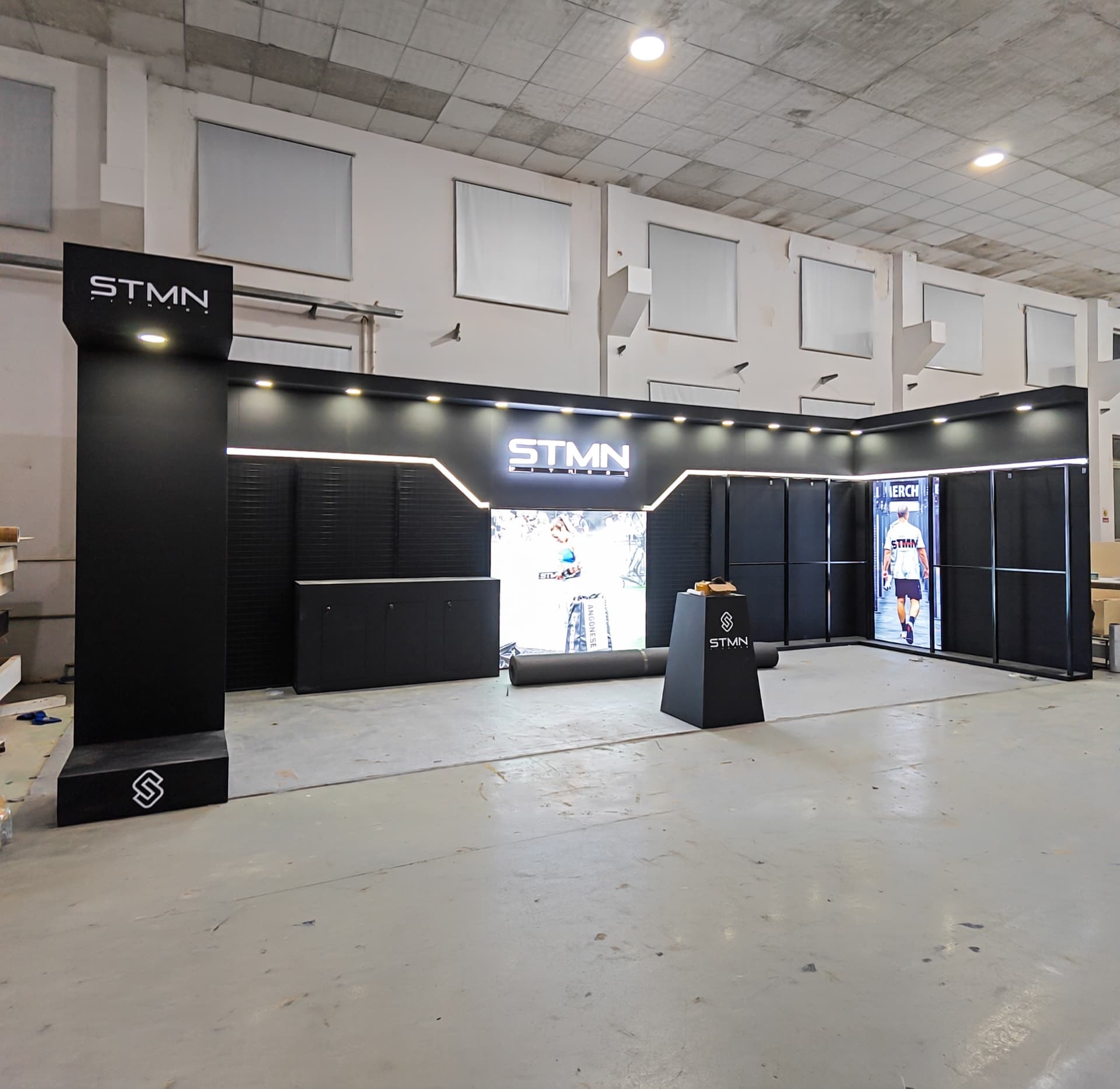 Custom Apparel Exhibition Booth for Fashion Brand Display